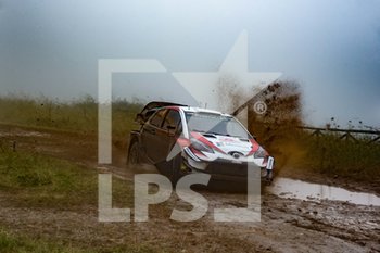 2018-06-10 - Esapekka Lappi e il navigatore Janne Ferm su Toyota Yaris WRC al passaggio veloce sulla PS6 nel parco eolico - RALLY ITALIA SARDEGNA WRC - RALLY - MOTORS